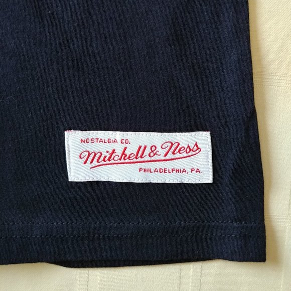 Toronto Maple Leaf Men's Tee - Picture 2 of 6